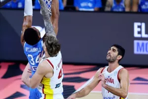 Θρίαμβος της Ελλάδας, με σούπερ Γιάννη (φώτος)