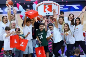 Θρίαμβος της Ελλάδας, με σούπερ Γιάννη (φώτος)