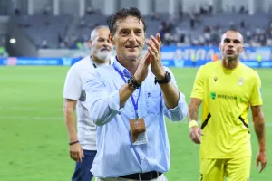 Τους... προσγείωσε 