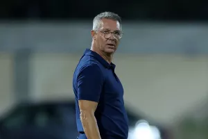 Απουσία... Κάναντι λόγω αδιαθεσίας 