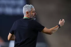 Το ΑΠΟΕΛ πέρασε "αέρας" από την Πάφο! (Τεσσάρα στον Ακρίτα)