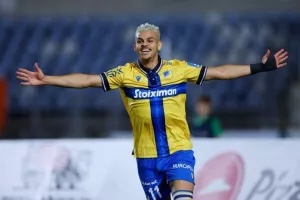 Το ΑΠΟΕΛ πέρασε "αέρας" από την Πάφο! (Τεσσάρα στον Ακρίτα)