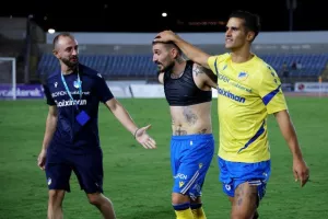 Το ΑΠΟΕΛ πέρασε "αέρας" από την Πάφο! (Τεσσάρα στον Ακρίτα)