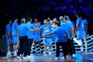 Θρίαμβος της Ελλάδας, με σούπερ Γιάννη (φώτος)