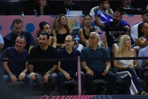 Θρίαμβος της Ελλάδας, με σούπερ Γιάννη (φώτος)