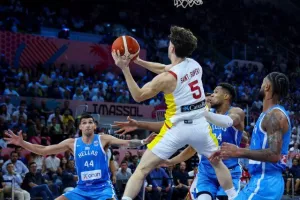 Θρίαμβος της Ελλάδας, με σούπερ Γιάννη (φώτος)