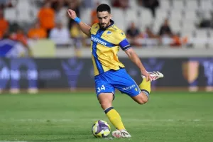 ΑΠΟΕΛ - Απόλλων: Γαλαζοκίτρινο σ' ένα πεντάλεπτο!