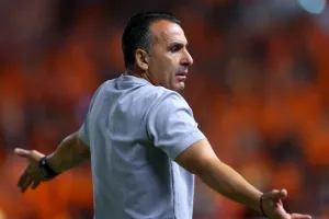 ΑΠΟΕΛ - Απόλλων: Γαλαζοκίτρινο σ' ένα πεντάλεπτο!