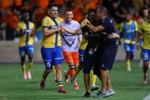 ΑΠΟΕΛ - Απόλλων: Γαλαζοκίτρινο σ' ένα πεντάλεπτο!