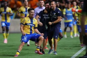 ΑΠΟΕΛ - Απόλλων: Γαλαζοκίτρινο σ' ένα πεντάλεπτο!