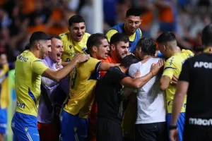 ΑΠΟΕΛ - Απόλλων: Γαλαζοκίτρινο σ' ένα πεντάλεπτο!