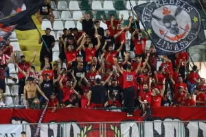 Το ντέρμπι της πρεμιέρας... βάφτηκε "ερυθρόλευκο"! (Φώτος)