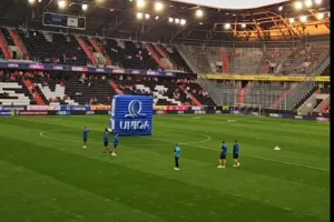 ΒΙΝΤΕΟ από το Raiffeisen Arena πριν από την σέντρα 