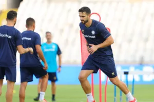 Θα 'χει μπόλικη δουλειά…