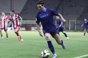 Ντύνεται στα κίτρινα ο Αλφαρέλα