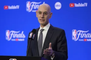 “Οι συζητήσεις με την EuroLeague συνεχίζονται, σκεφτόμαστε πώς μπορούμε να εφαρμόσουμε salary cap στην Ευρώπη”
