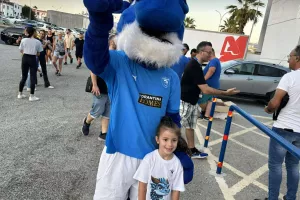  ΦΩΤΟΣ με τη μασκότ  