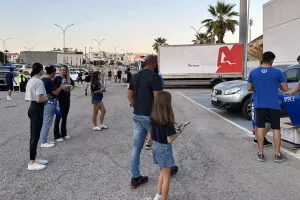  ΦΩΤΟΣ με τη μασκότ  