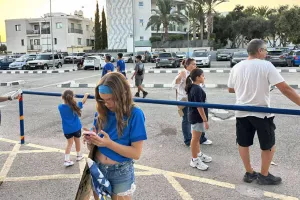  ΦΩΤΟΣ με τη μασκότ  