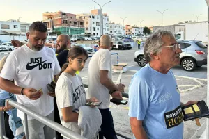  ΦΩΤΟΣ με τη μασκότ  