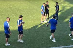 Πηγαδάκια πριν την σέντρα (φώτος)