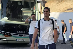 (ΦΩΤΟΣ Kerkida) H άφιξη του ΑΠΟΕΛ 