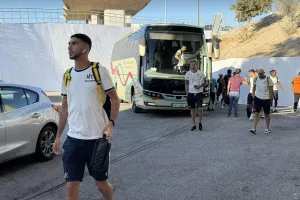 (ΦΩΤΟΣ Kerkida) H άφιξη του ΑΠΟΕΛ 