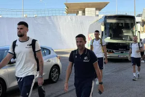 (ΦΩΤΟΣ Kerkida) H άφιξη του ΑΠΟΕΛ 