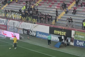 (ΦΩΤΟΣ) Χαιρέτησε και… χειροκροτήθηκε 