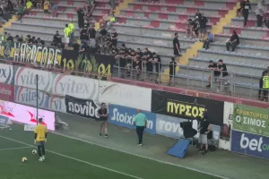 (ΦΩΤΟΣ) Χαιρέτησε και… χειροκροτήθηκε 