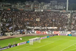 Πανό κατά του Ισραήλ στη «Θύρα 4»