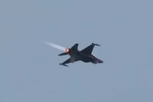 Δύο οπλισμένα τουρκικά F-16 παραβίασαν το FIR Αθηνών και πέταξαν μεταξύ Ρόδου και Καστελόριζου