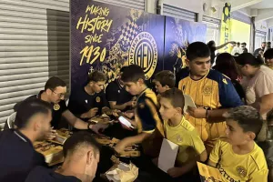 Φωτογραφίες και αυτόγραφα με τους ποδοσφαιριστές (Φώτος Kerkida)