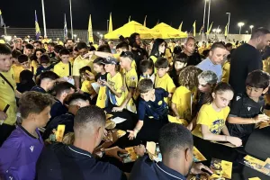 Φωτογραφίες και αυτόγραφα με τους ποδοσφαιριστές (Φώτος Kerkida)