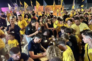 Φωτογραφίες και αυτόγραφα με τους ποδοσφαιριστές (Φώτος Kerkida)