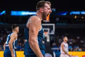 Ιταλία - Σλοβενία 77-84: Ο φοβερός και τρομερός Λούκα Ντόντσιτς την έστειλε στα προημιτελικά!