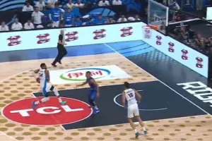 Το τρομερό κάρφωμα του Γιάνναρου! (Βίντεο)