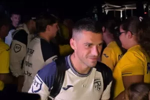 Στην Κύπρο η αποστολή της Ρουμανίας/ Υποδοχή, φωτογραφίες και αυτόγραφα! (Φώτος)