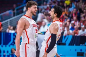 EuroBasket/ Ξεκούραστα στα ημιτελικά η Τουρκία, περιμένει Ελλάδα ή Λιθουανία