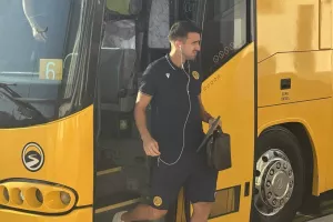 ΦΩΤΟΣ/ Η άφιξη της ΑΕΛ