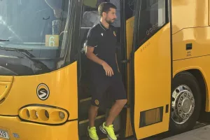 ΦΩΤΟΣ/ Η άφιξη της ΑΕΛ