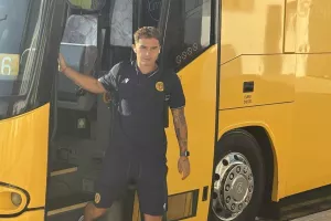 ΦΩΤΟΣ/ Η άφιξη της ΑΕΛ