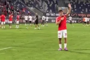Ωραίο με Λοΐζου - Τον... σταμάτησαν απ' το ζέσταμα για να τον αποθεώσουν! (Βίντεο)