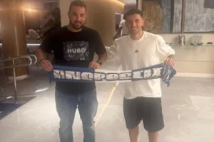 Σένσι με Ανορθωσιάτη και κασκόλ!