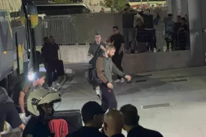 Η άφιξη της Μπάγερν στο "Αλφαμέγα" (Φώτος/Βίντεο Kerkida)