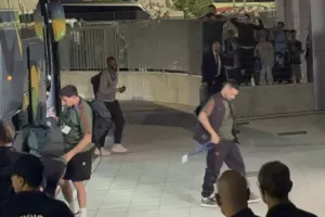 Η άφιξη της Μπάγερν στο "Αλφαμέγα" (Φώτος/Βίντεο Kerkida)