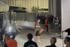 Η άφιξη της Μπάγερν στο "Αλφαμέγα" (Φώτος/Βίντεο Kerkida)