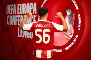 Ο Ποντένσε πήγε στο Μουσείο Ιστορίας του Ολυμπιακού