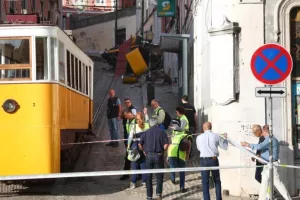 Στους 17 αυξήθηκαν οι νεκροί από τον εκτροχιασμό του τελεφερίκ