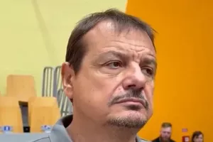 Ξέσπασμα Αταμάν: “Ασέβεια της FIBA να παίξουμε στις 12:00, είναι γελοίο”
